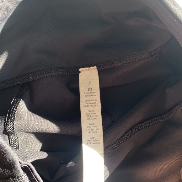 Lululemon leggings with pockets and mesh detailing - Picture 2 of 4